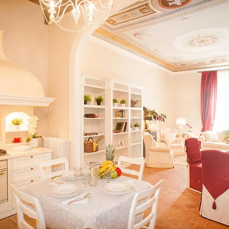Casa Daniela, Beyond The Extraordinary Romantic Quiet Spacious Next To Guinigi Tower Apartment *