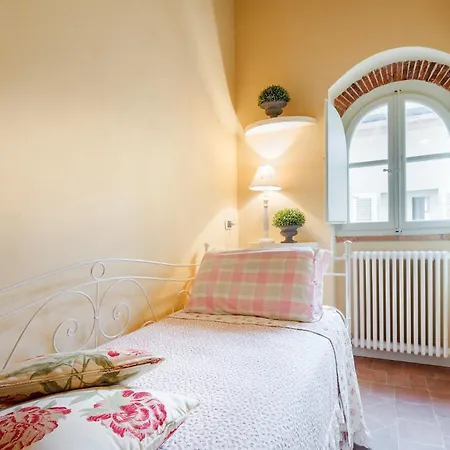 Casa Daniela, Beyond The Extraordinary Romantic Quiet Spacious Next To Guinigi Tower Apartment *